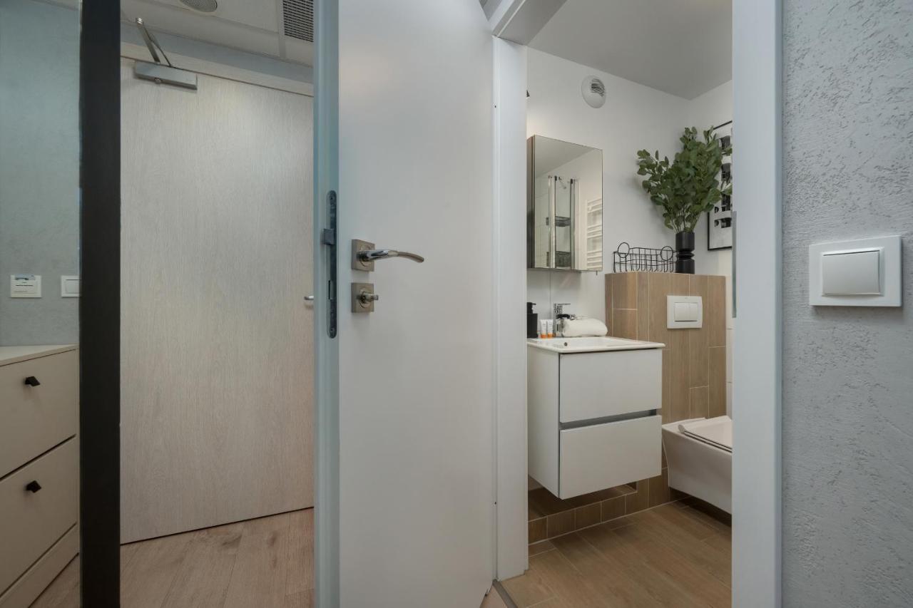 Trendy Studios With Home Office Near Wroclaw Main Station By Noclegi Renters Luaran gambar