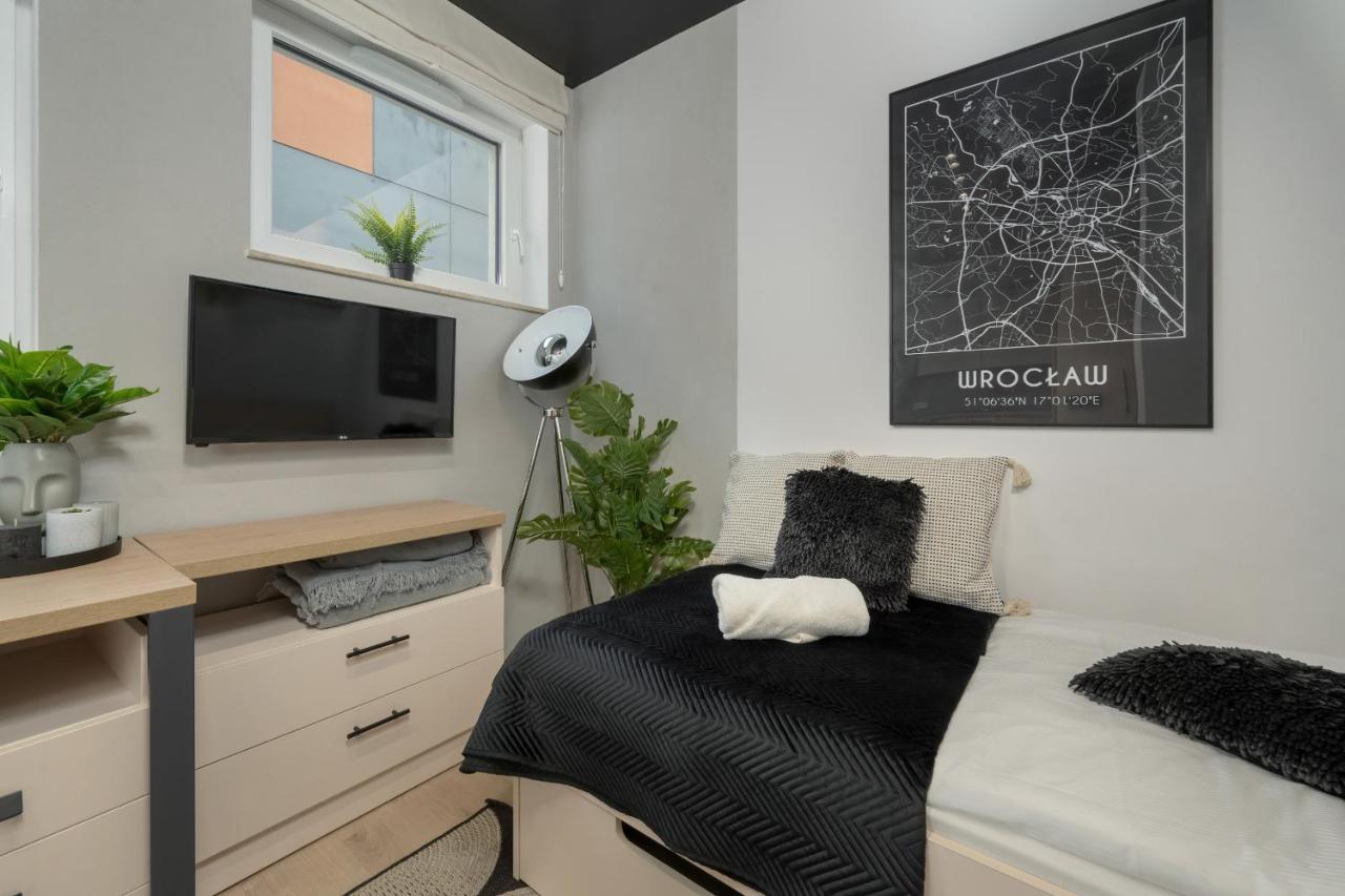 Trendy Studios With Home Office Near Wroclaw Main Station By Noclegi Renters Luaran gambar