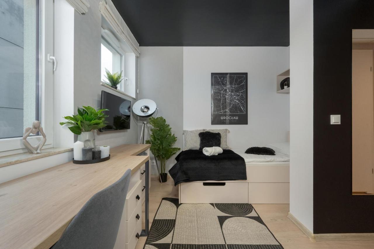 Trendy Studios With Home Office Near Wroclaw Main Station By Noclegi Renters Luaran gambar