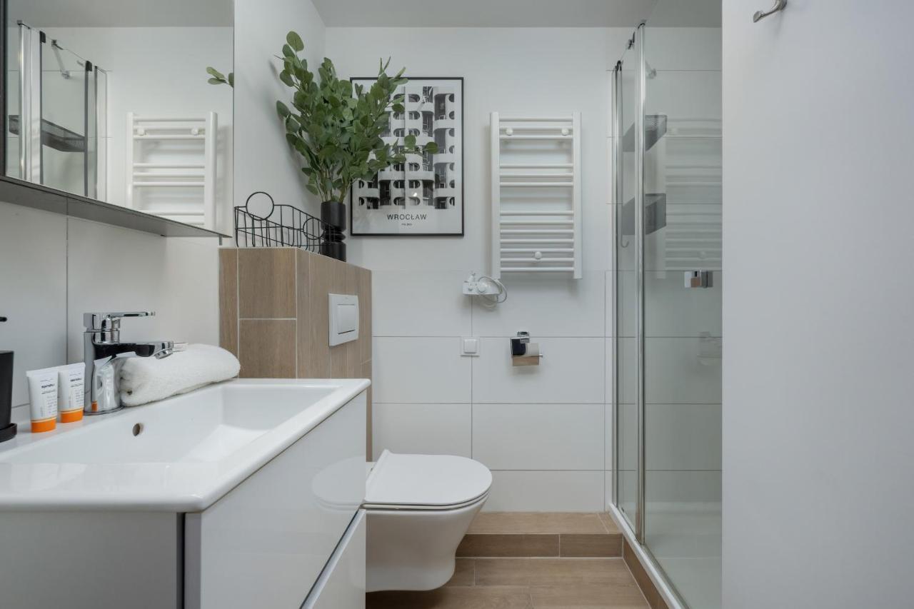 Trendy Studios With Home Office Near Wroclaw Main Station By Noclegi Renters Luaran gambar