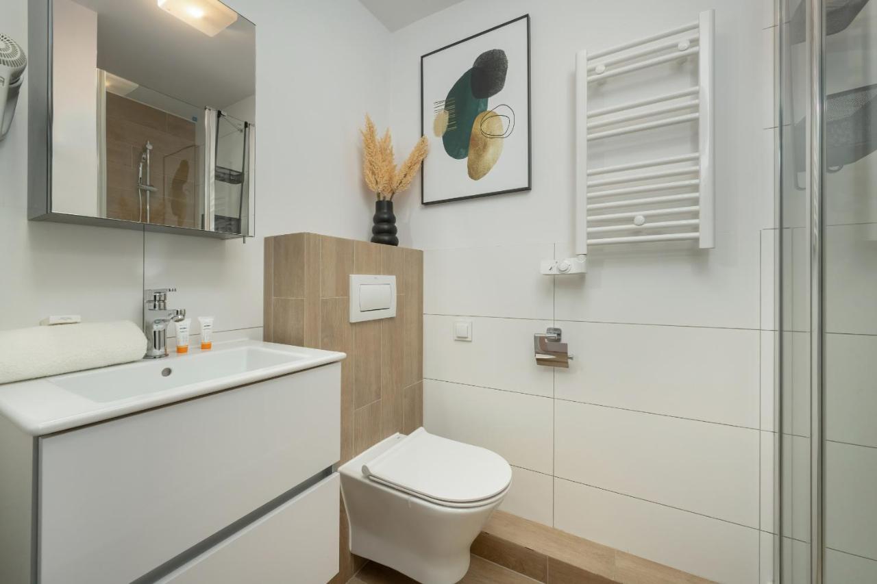 Trendy Studios With Home Office Near Wroclaw Main Station By Noclegi Renters Luaran gambar