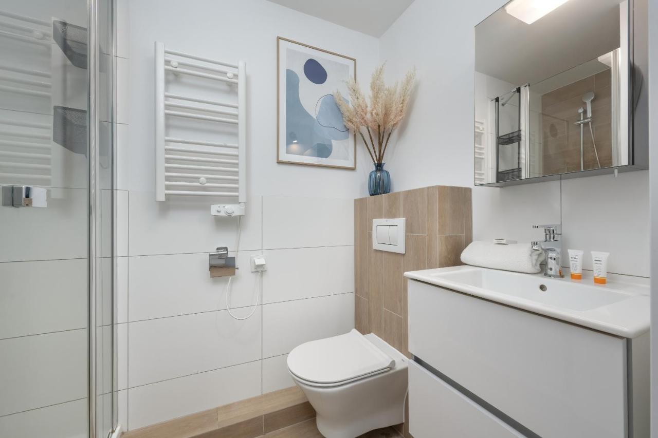 Trendy Studios With Home Office Near Wroclaw Main Station By Noclegi Renters Luaran gambar