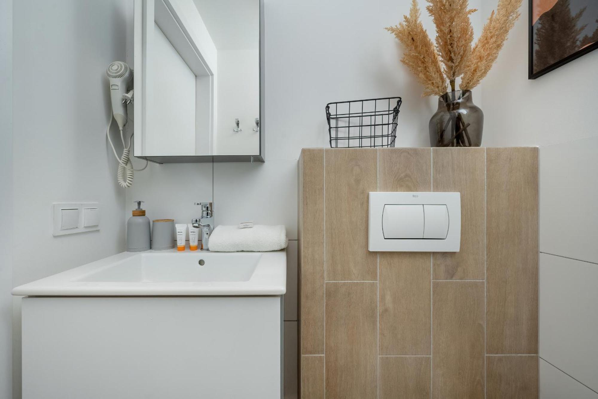 Trendy Studios With Home Office Near Wroclaw Main Station By Noclegi Renters Luaran gambar